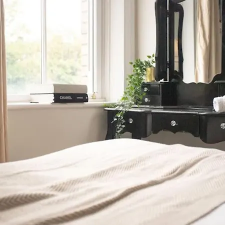 Pelican Suite, 1-bed, Sleeps 3 Harrogate